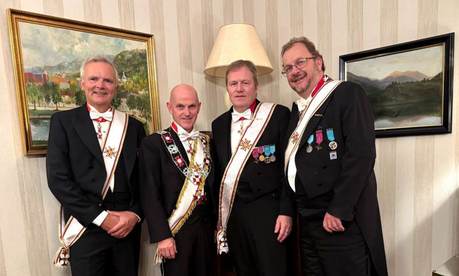 100 år og like aktiv!