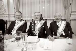 Fra venstre Tidligere OSM Tore Evensen, Ordenens Stormester Ragnar Tollefsen og tidligere OSM Magne Nygaard. Foto: CF-Wesenberg