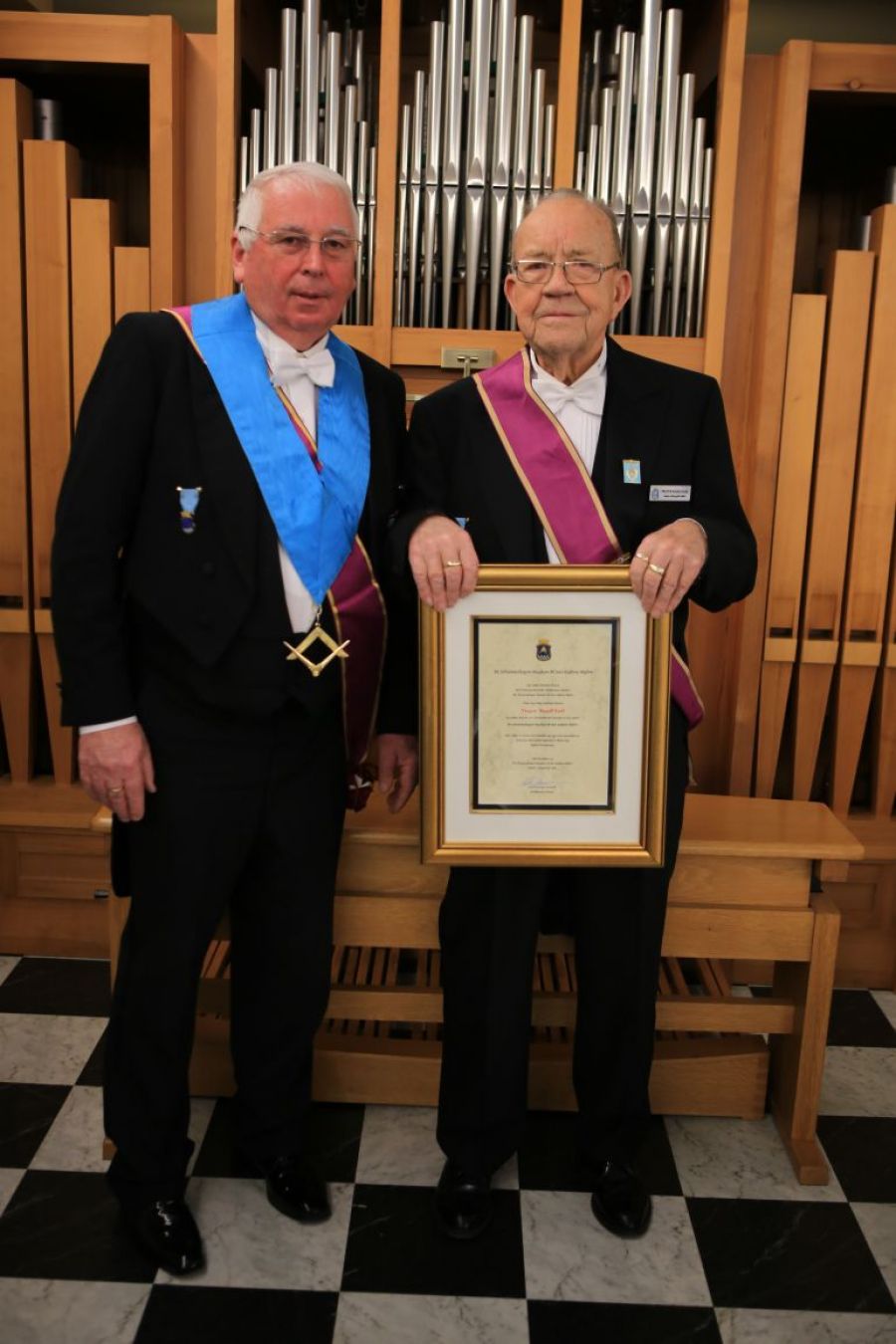 OM Karl A. Sandvik og Trygve Nagell Dahl