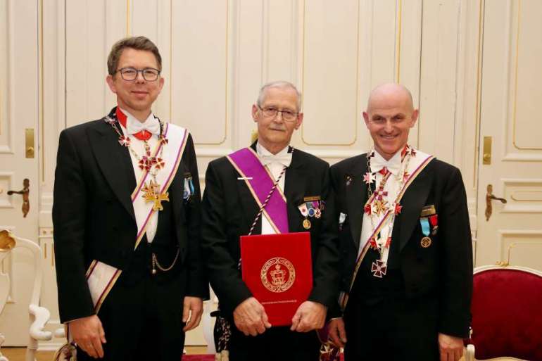 Stormesterens Fortjenstmedalje til Gunnar Bjerkan