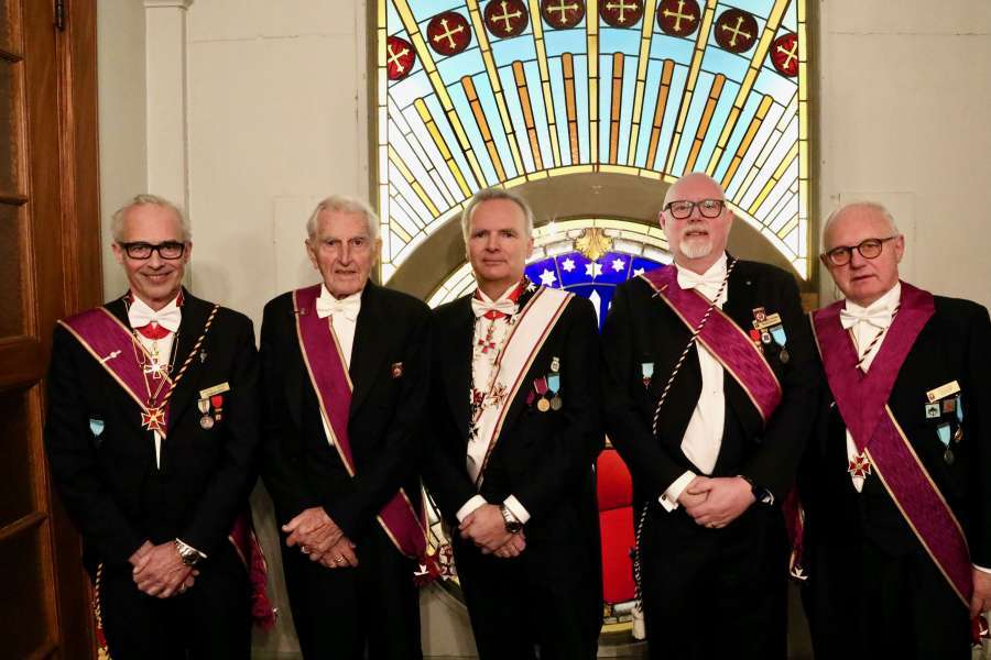 Fra venstre; Deputert Provincialmester Morten P. Raanes, Henry Øiann, Provincialmester Svein J. Duvsete, Kjell Morten Hansen og Overkansler Trond Dalsegg.