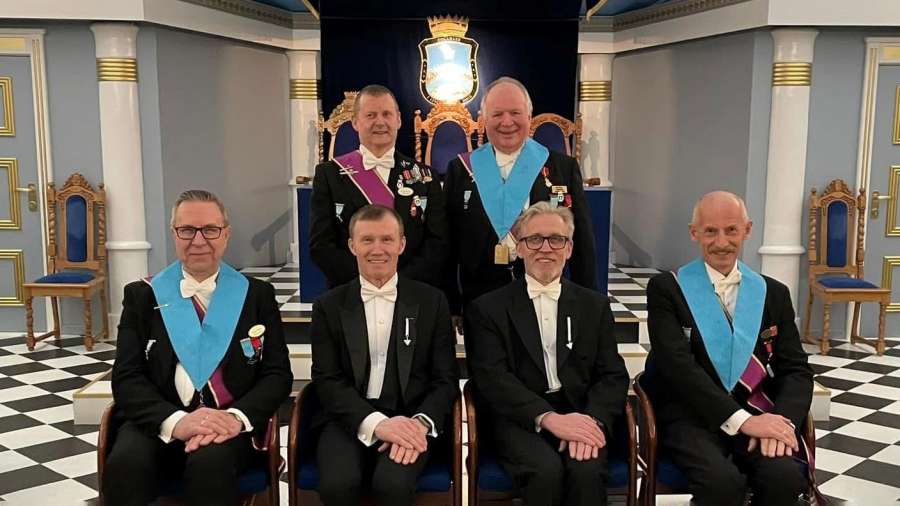 Foran fra venstre: OM Wiggo M. Opdahl, Frank og Fred Fiskebeck og DM Jan Gunnar Vian Bak fra venstre: Fadderne Nils Otto Pleym og Per-Einar Fiskebeck